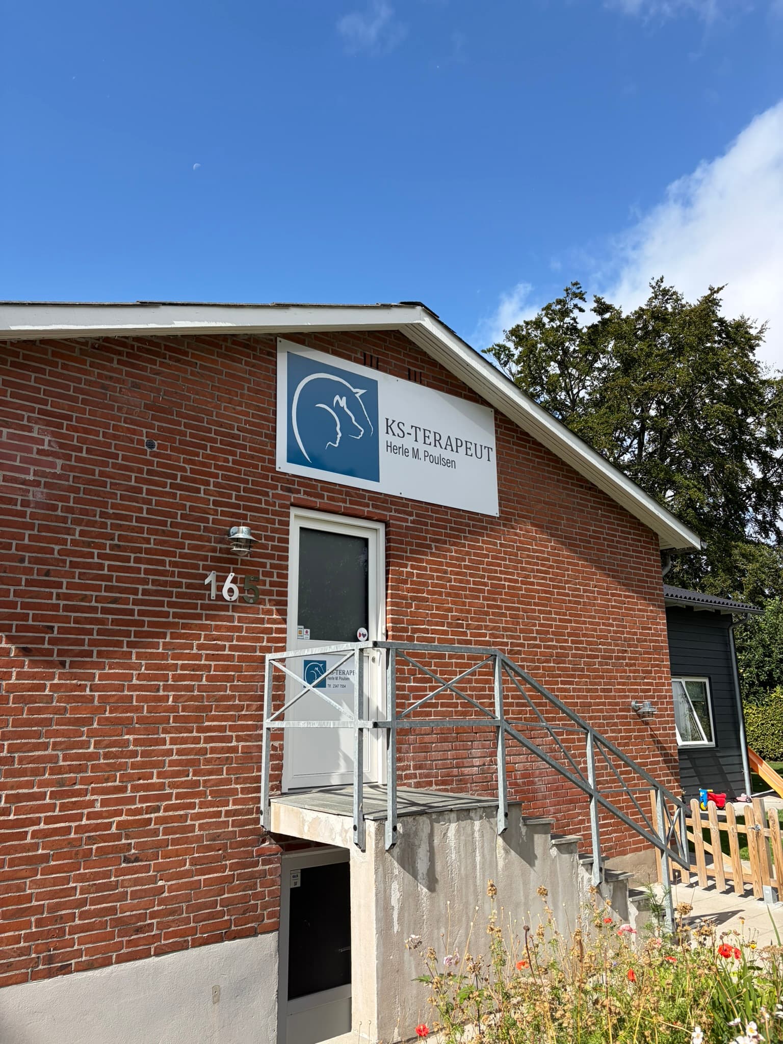 KS-Terapeut klinik facade i Lund ved Horsens